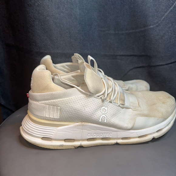 On Cloud Novas - Picture 3 of 6